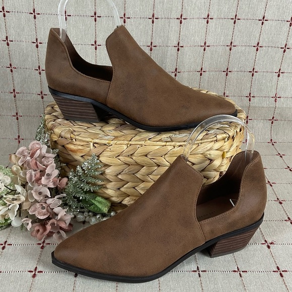 Chinese Laundry Brown Soft Leather “Focus” Bootie 38 US 7.5 Almond Toe NWOB